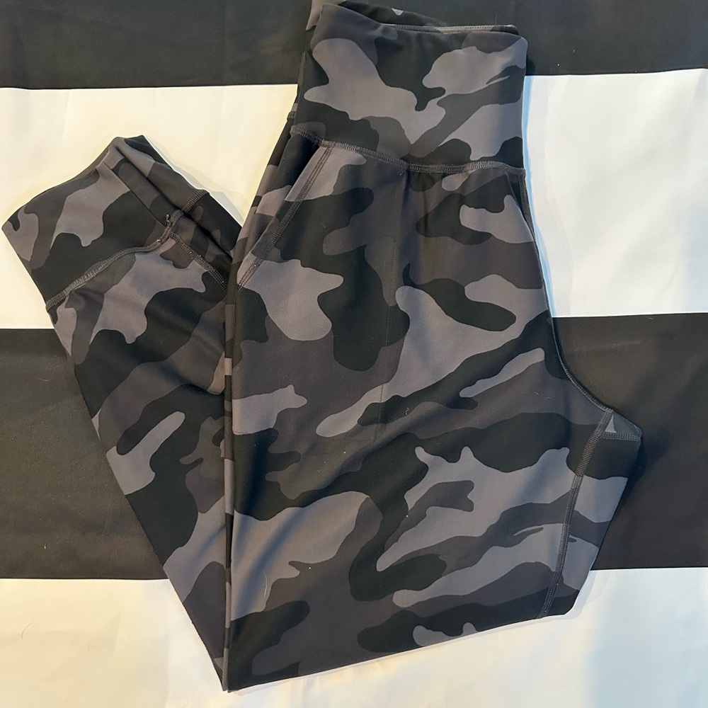 Camouflage Legging/ joggers  old navy active line